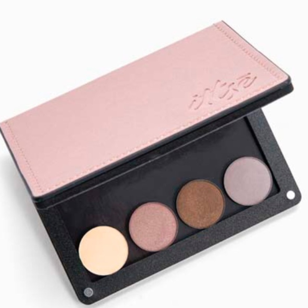 💄3/$15 ITTSĒ Van Nesse Magnetic Eyeshadow Quad